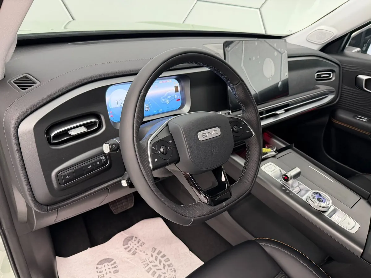 BAIC BJ30, Lenkrad und Instrumente